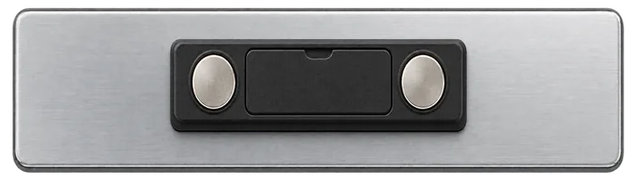 Dos d’un badge simple avec sa fixation aimantée à deux disques